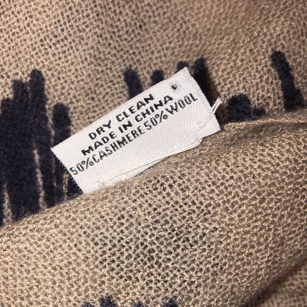 Yarnz scarf 28.5”x43” - Picture 7 of 11